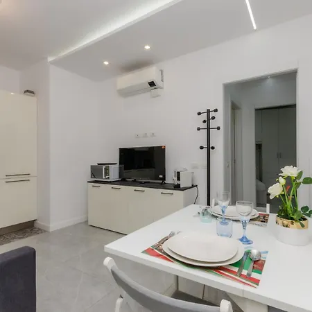 Vivimihome - Ronchi House アパート *